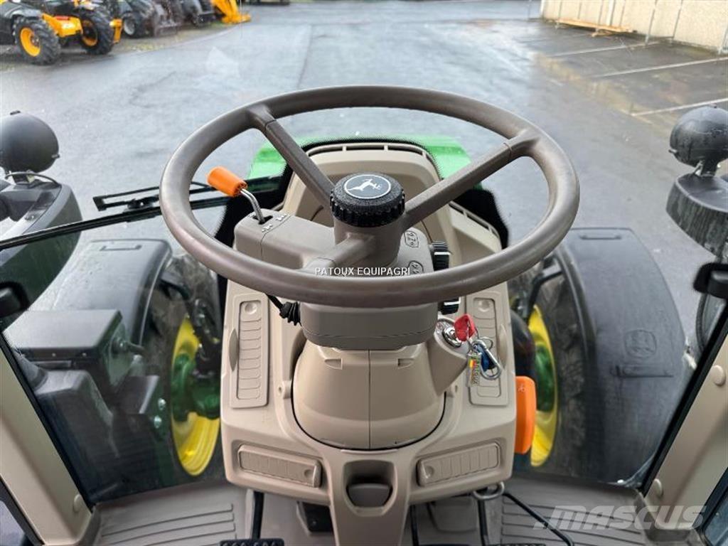 John Deere 6120M الجرارات