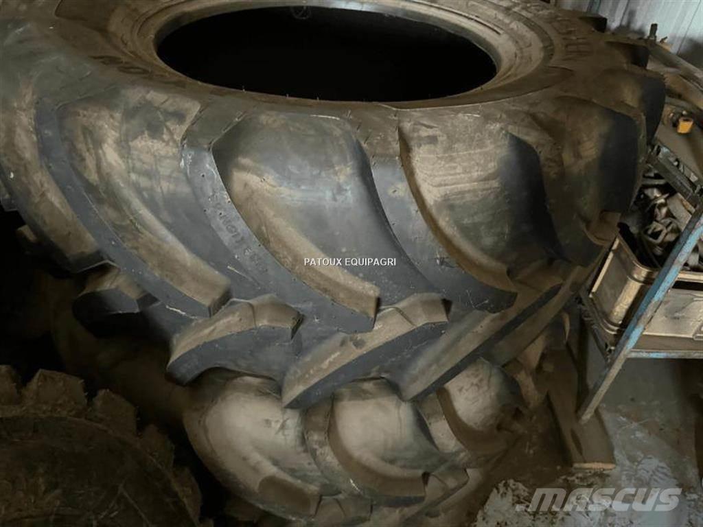 John Deere 6155R الجرارات
