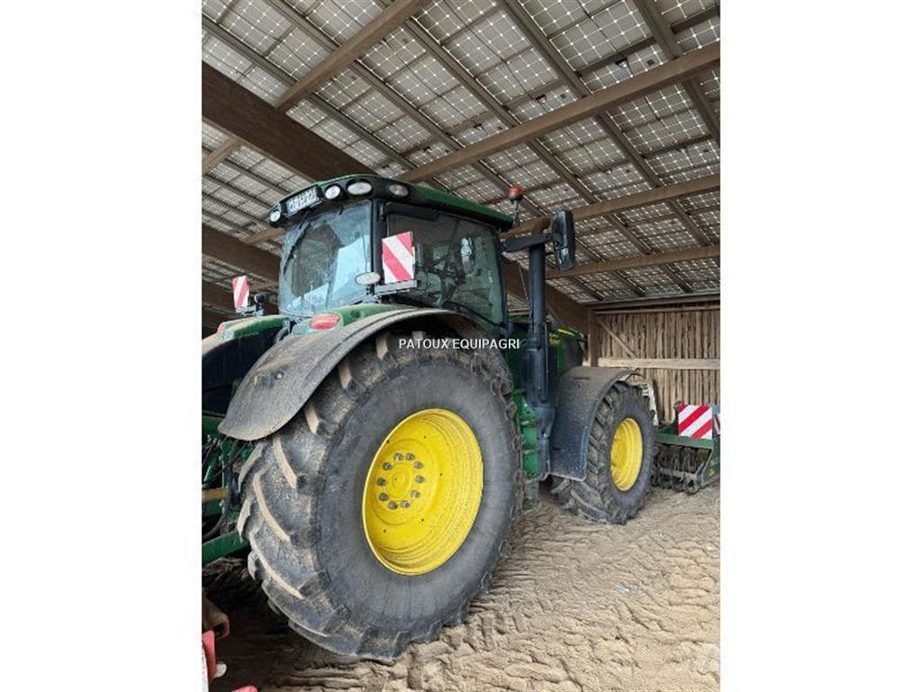 John Deere 6175R الجرارات