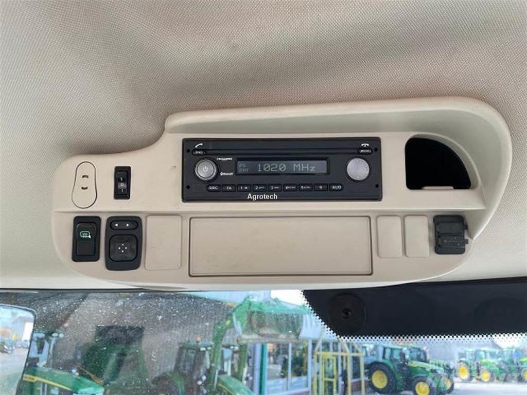 John Deere 6215R الجرارات
