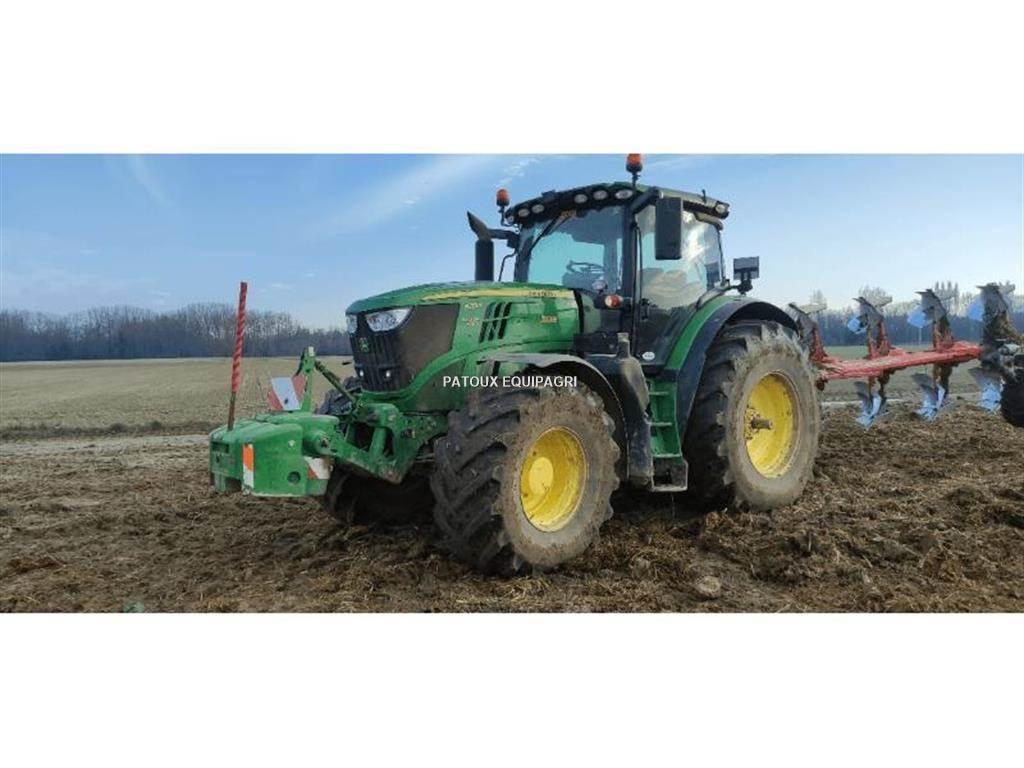 John Deere 6215R الجرارات