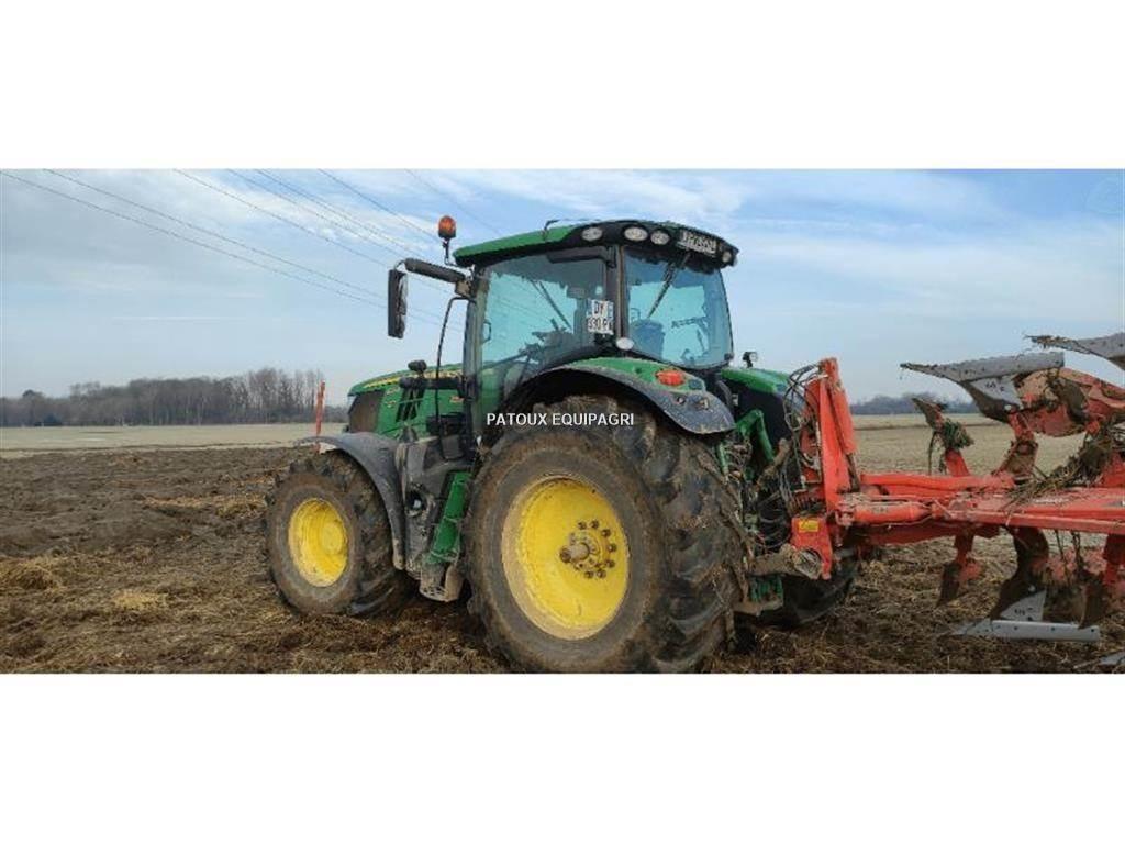 John Deere 6215R الجرارات