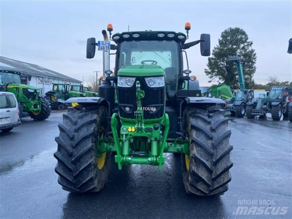 John Deere 6R215 الجرارات