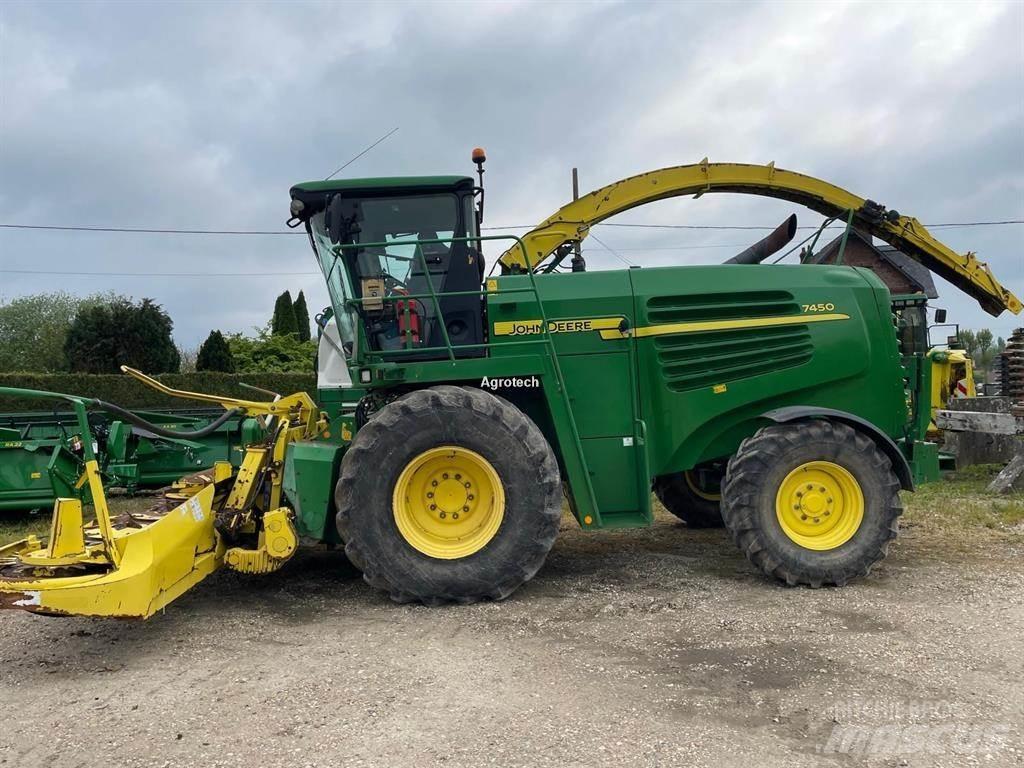 John Deere 7450 حصادات الأعلاف