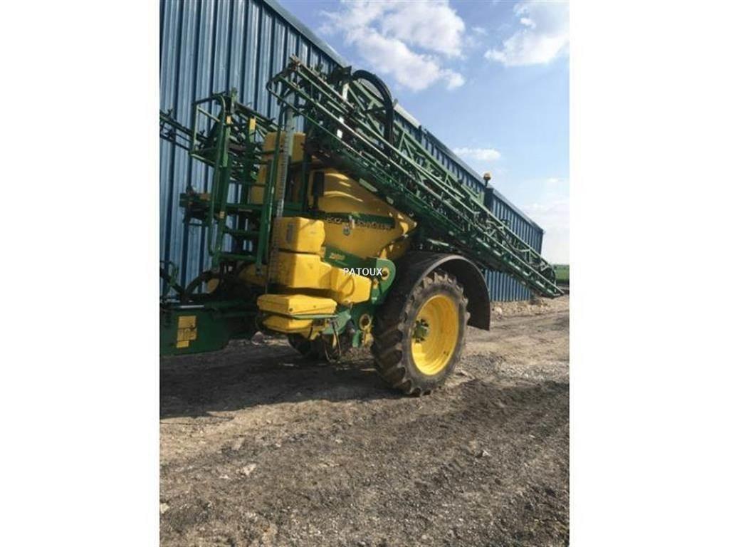 John Deere 832 الرشاشات