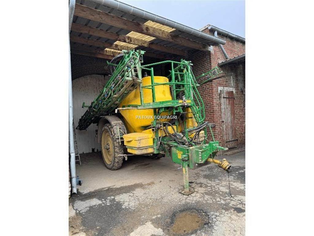 John Deere 832I الرشاشات