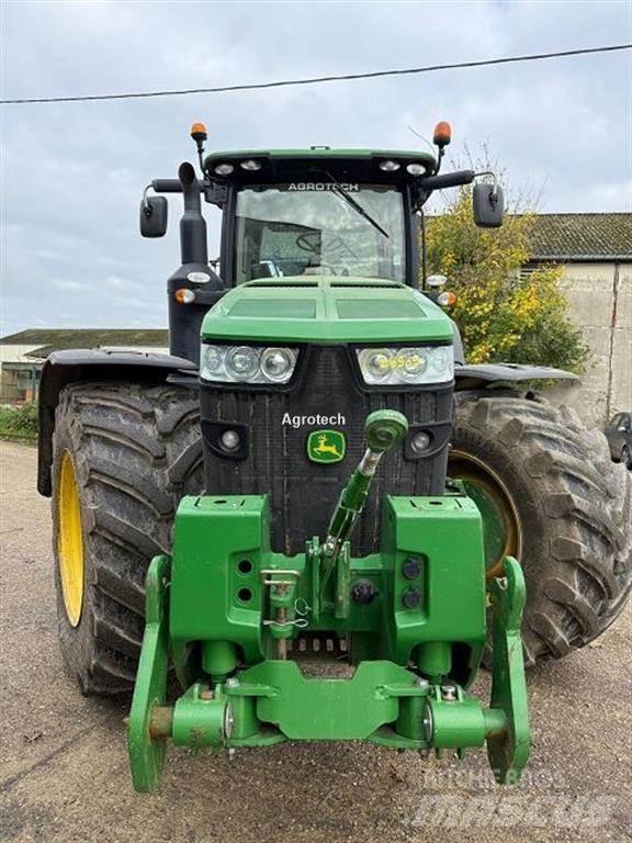 John Deere 8370 R الجرارات