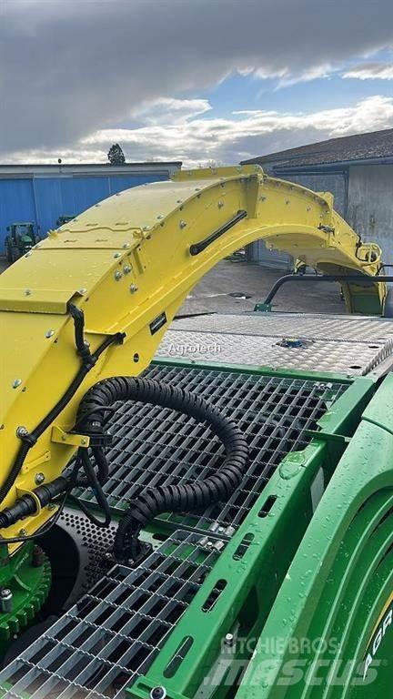 John Deere 8400 حصادات الأعلاف