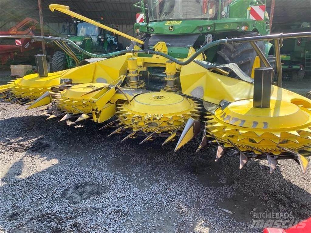John Deere 8400 حصادات الأعلاف