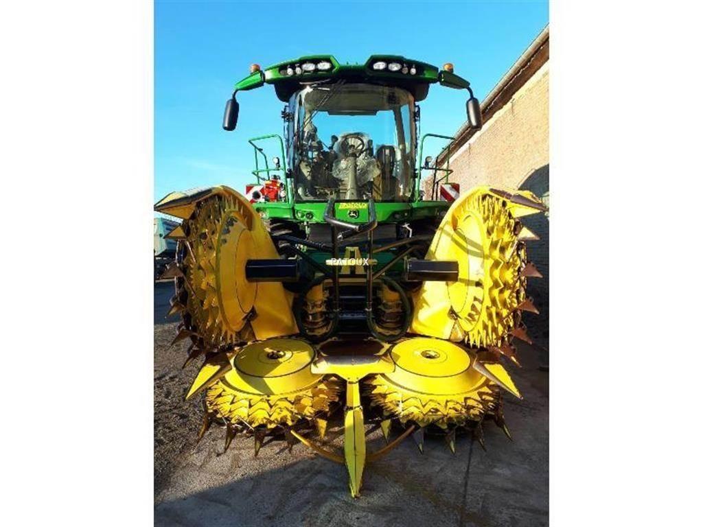 John Deere 8400 حصادات الأعلاف