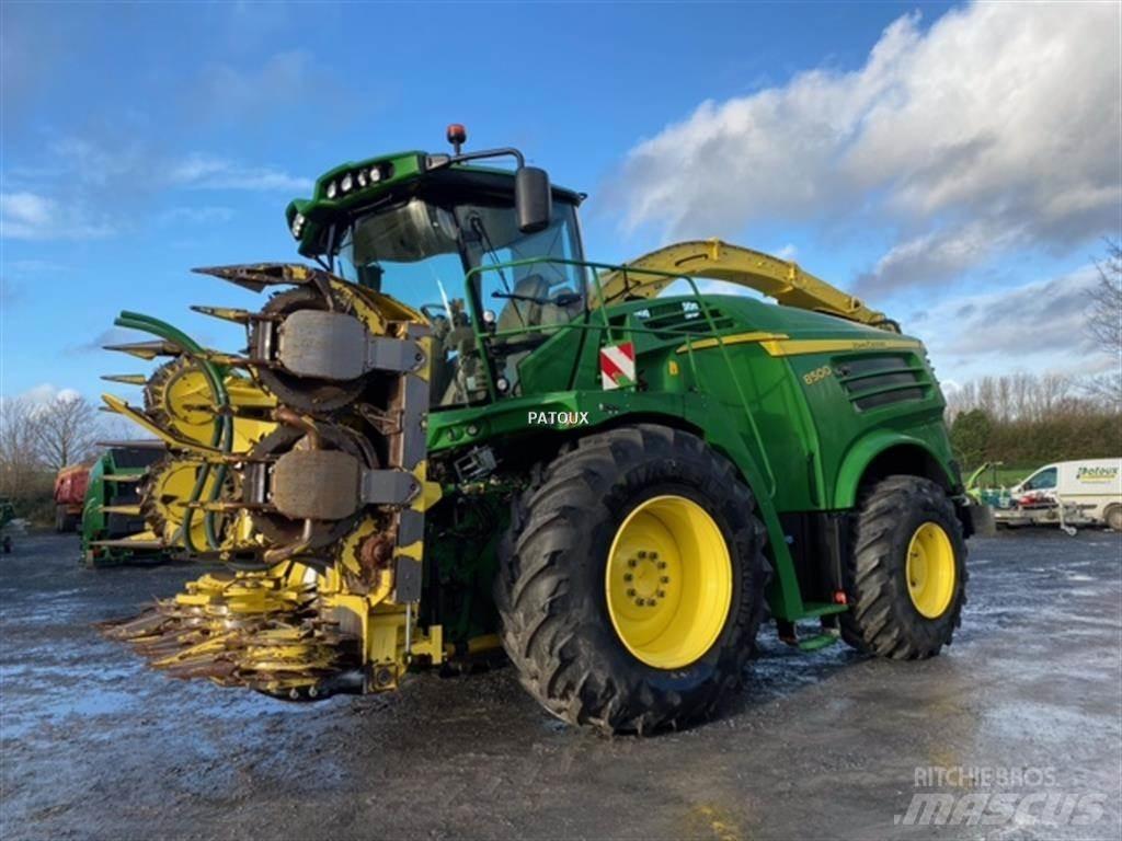 John Deere 8500 حصادات الأعلاف