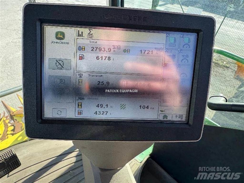 John Deere 8500 حصادات الأعلاف