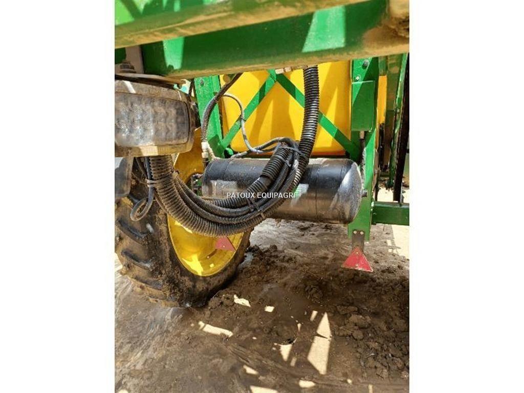 John Deere M740i الرشاشات