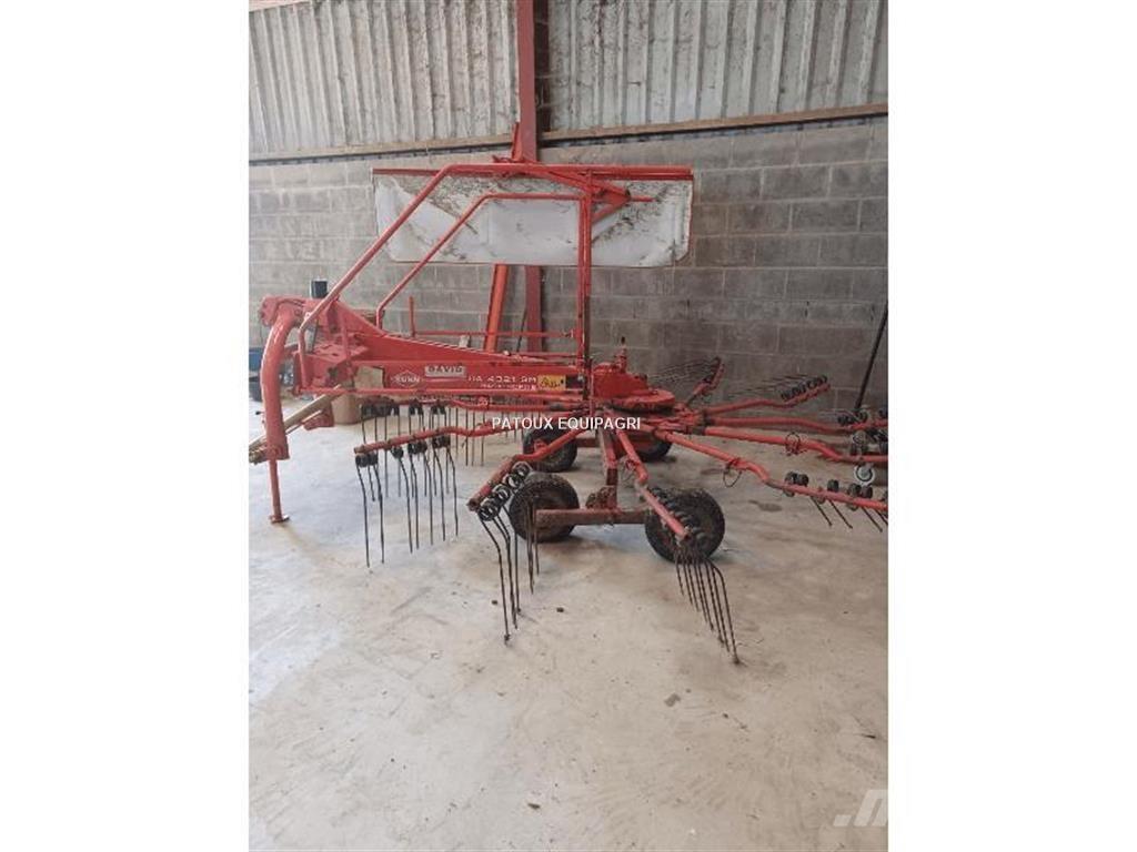 Kuhn GA4321 مكابس وميبسات التبن