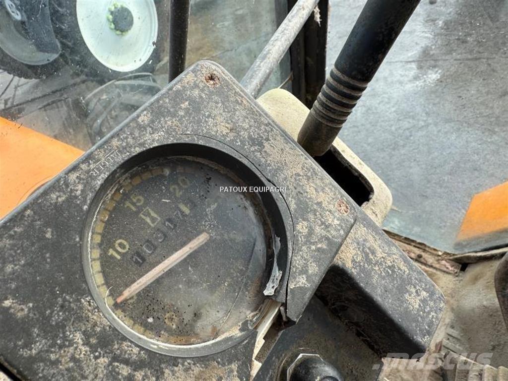 Renault 133-14 T الجرارات