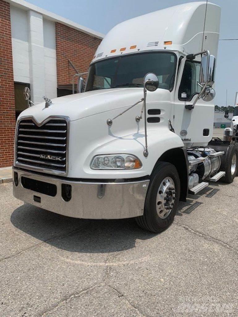 Mack CXU613 وحدات الجر