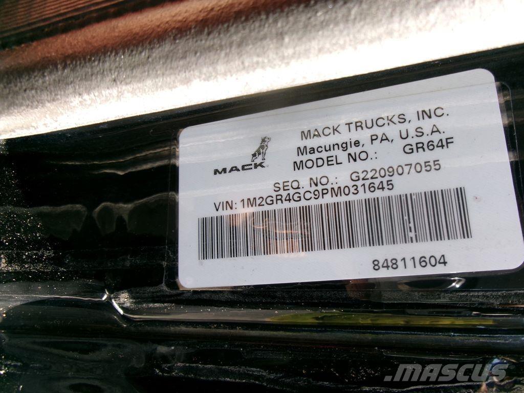 Mack GR64F شاحنات قلابة