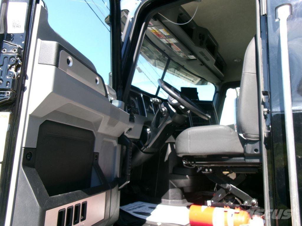 Mack GR64F شاحنات قلابة