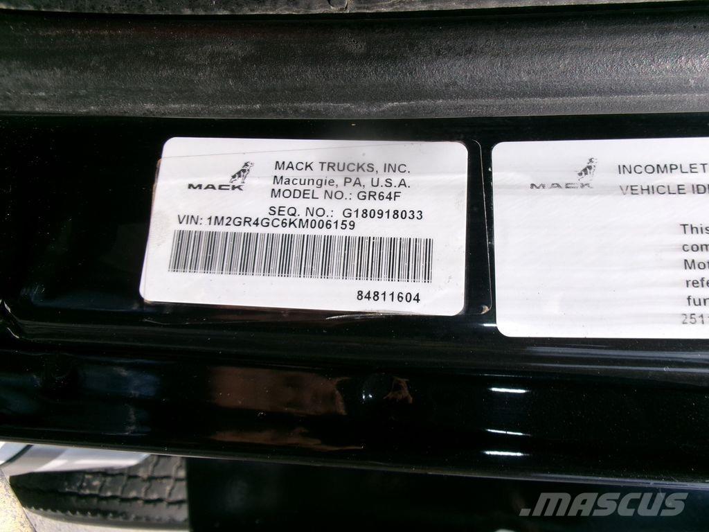 Mack GR64F شاحنات قلابة