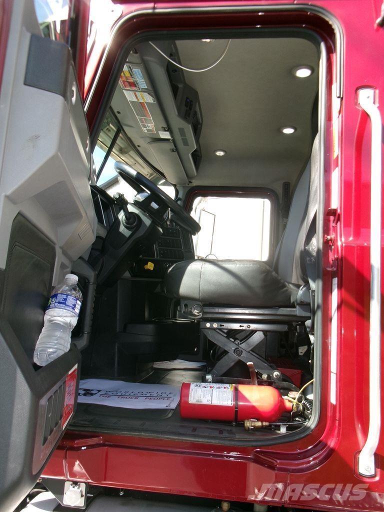 Mack GR64F شاحنات قلابة