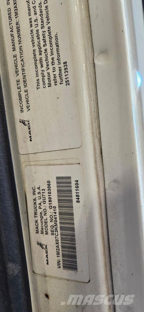 Mack GR64FR شاحنات قلابة