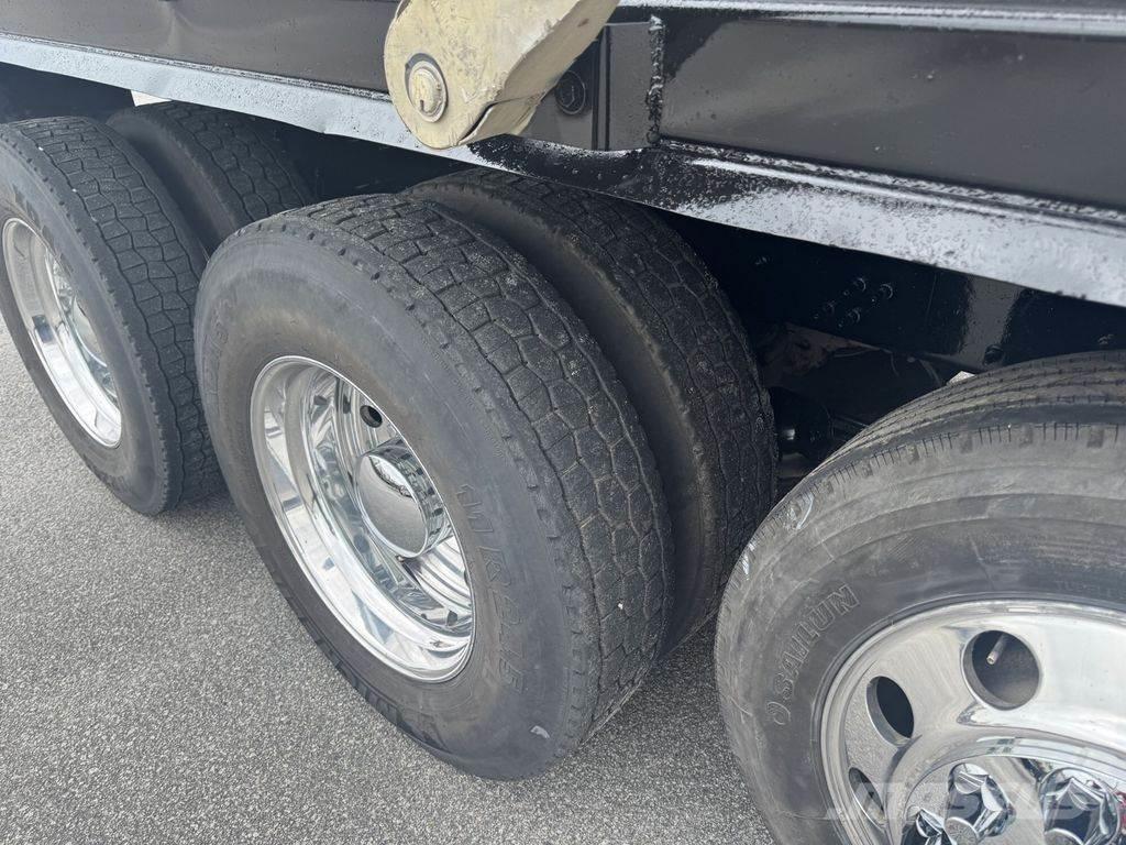 Mack Granite شاحنات قلابة