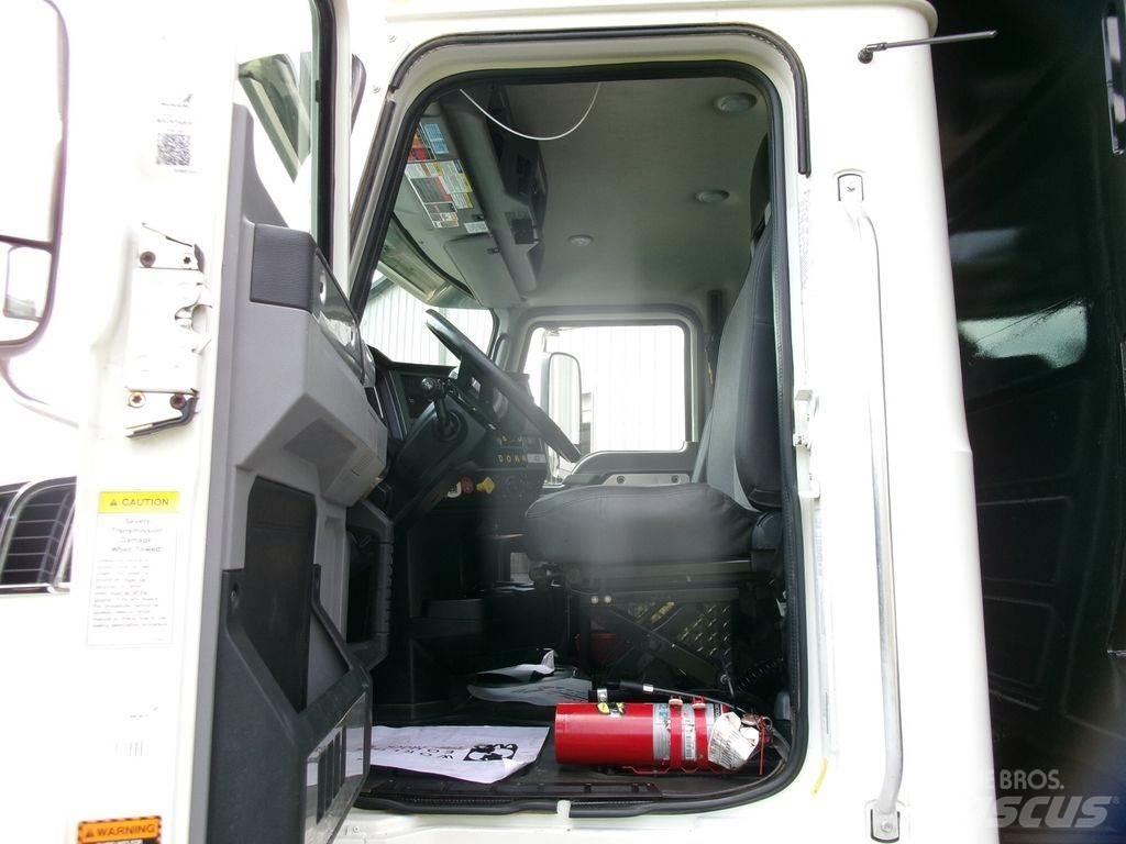 Mack GU713 شاحنات قلابة