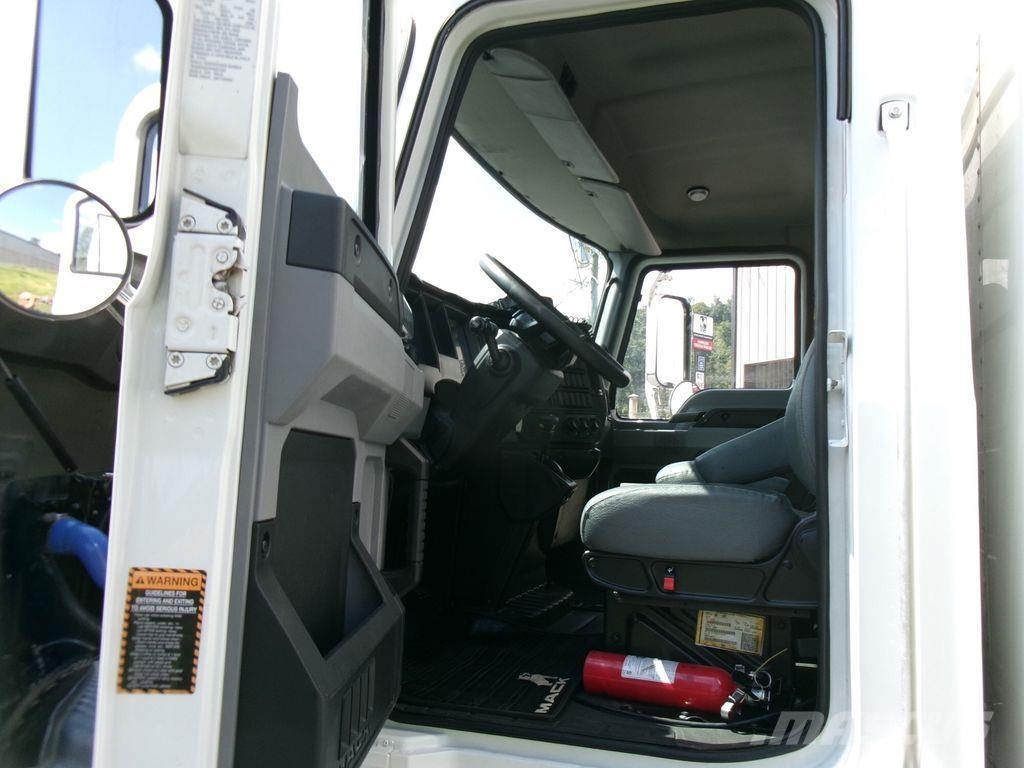 Mack MD6 شاحنات ذات هيكل صندوقي