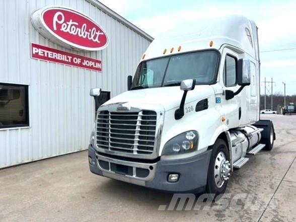 Freightliner CASCADIA 113 وحدات الجر