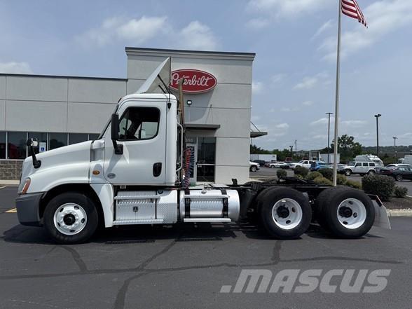 Freightliner CASCADIA 113 وحدات الجر