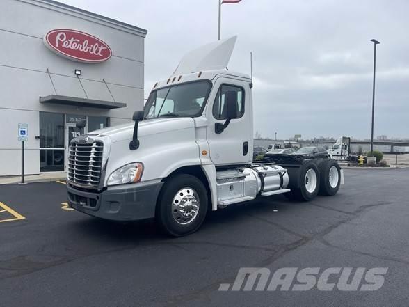 Freightliner CASCADIA 116 وحدات الجر