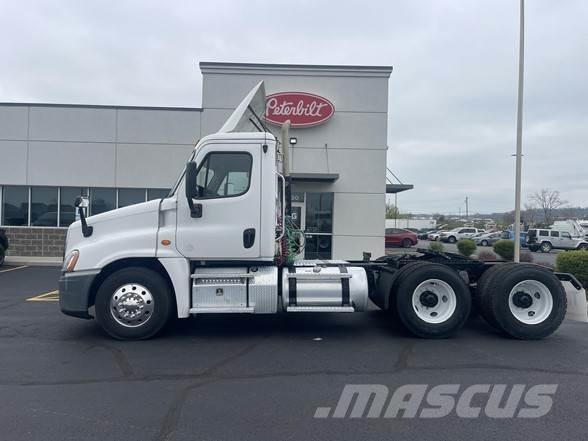 Freightliner CASCADIA 116 وحدات الجر
