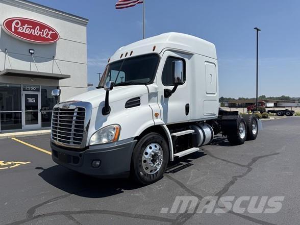 Freightliner CASCADIA 116 وحدات الجر