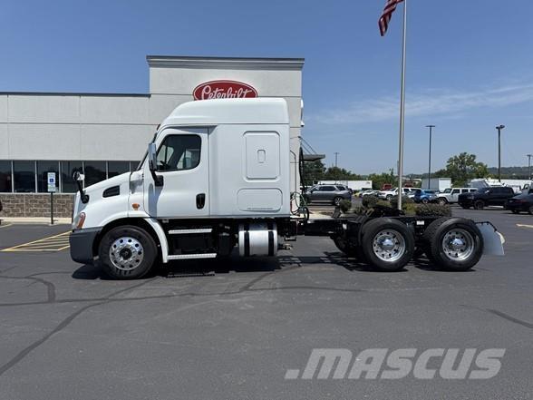 Freightliner CASCADIA 116 وحدات الجر