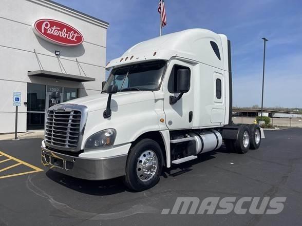 Freightliner CASCADIA 116 وحدات الجر