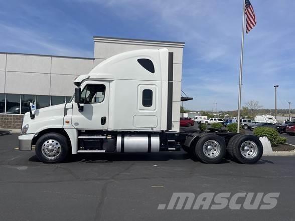 Freightliner CASCADIA 116 وحدات الجر