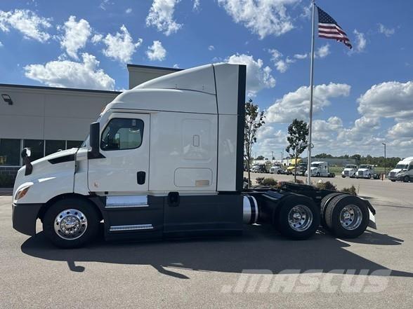 Freightliner CASCADIA 116 وحدات الجر