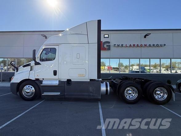 Freightliner CASCADIA 116 وحدات الجر
