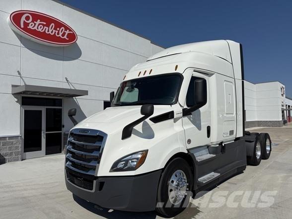 Freightliner CASCADIA 116 وحدات الجر