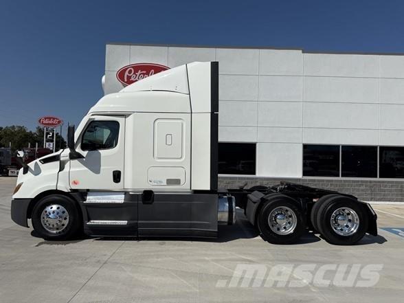 Freightliner CASCADIA 116 وحدات الجر