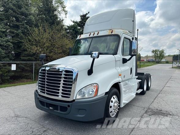 Freightliner CASCADIA 125 وحدات الجر