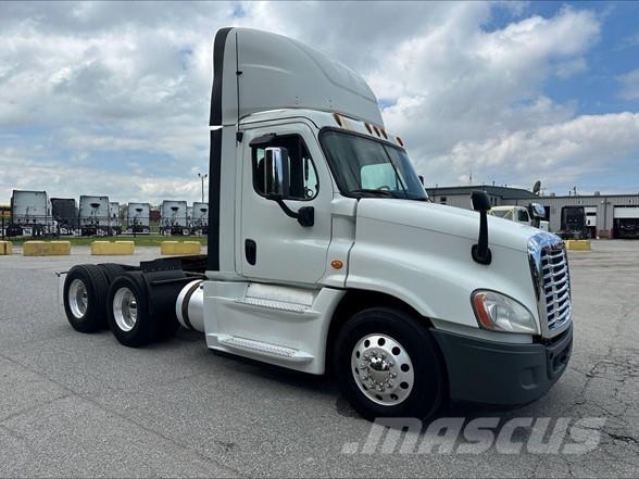 Freightliner CASCADIA 125 وحدات الجر