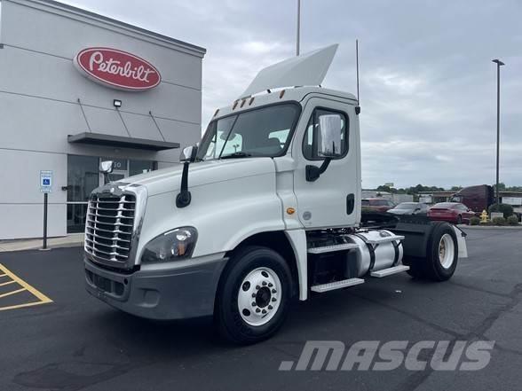 Freightliner CASCADIA 125 وحدات الجر