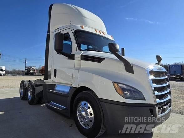 Freightliner CASCADIA 126 وحدات الجر