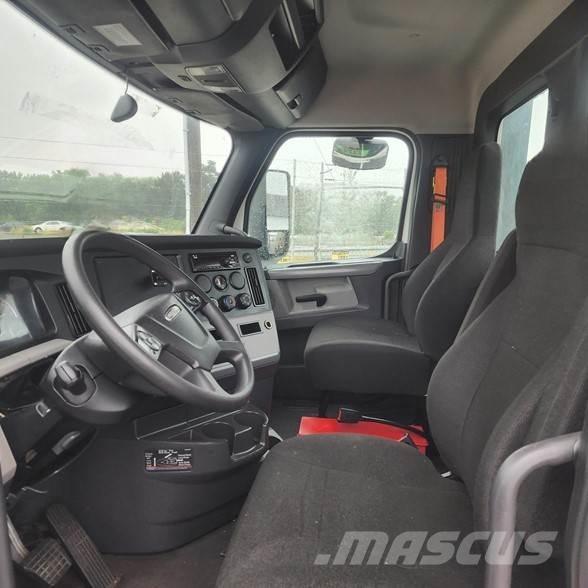 Freightliner CASCADIA 126 وحدات الجر