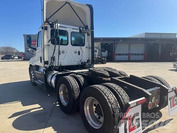 Freightliner CASCADIA 126 وحدات الجر