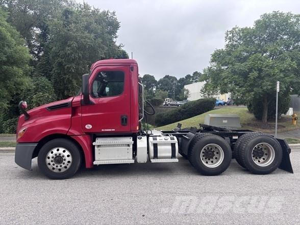 Freightliner CASCADIA 126 وحدات الجر