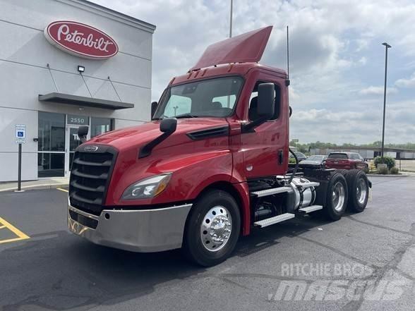 Freightliner CASCADIA 126 وحدات الجر