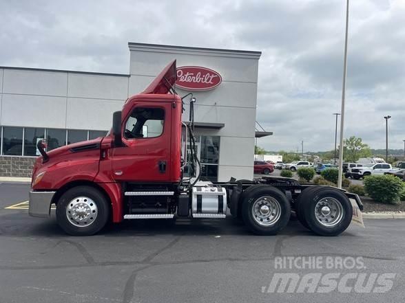 Freightliner CASCADIA 126 وحدات الجر
