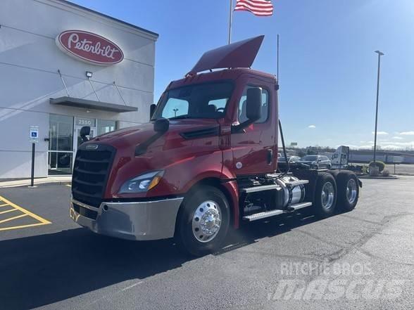Freightliner CASCADIA 126 وحدات الجر